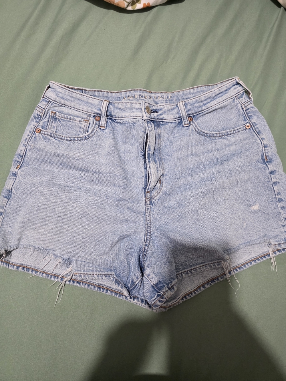 American Eagle High-Waisted Denim Mom Shorts Size14.Does Run Kinda Small Maybe12